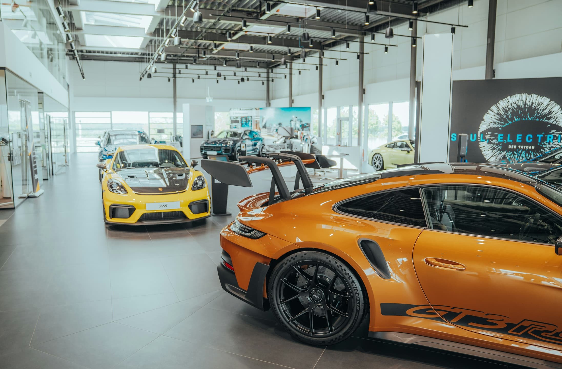 Dealership-T